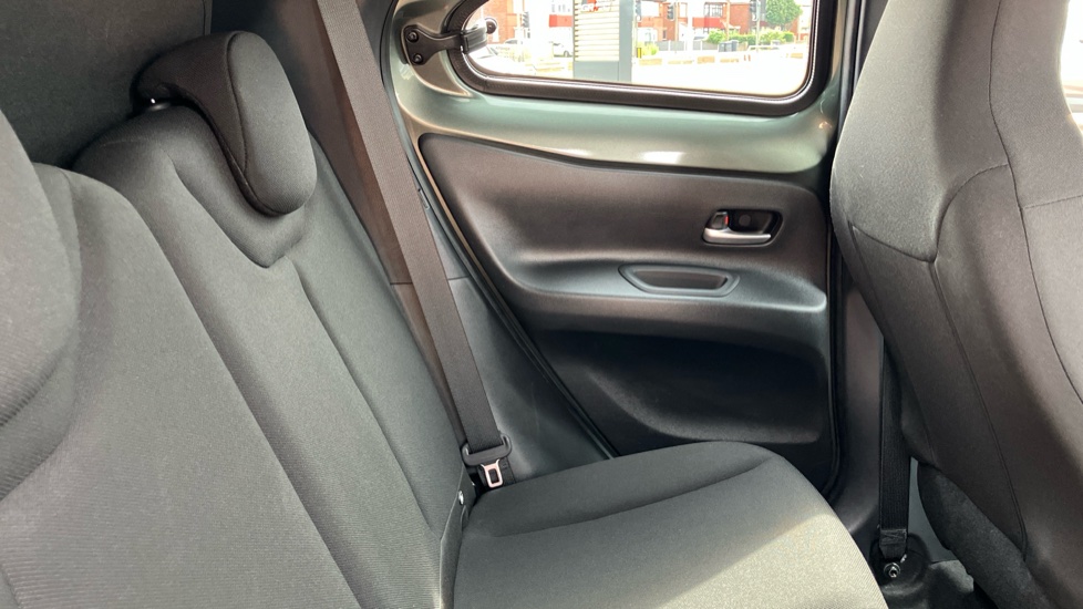 Toyota Aygo X 1.0 VVT-i Edge 5dr Auto Petrol Hatchback - Image 8