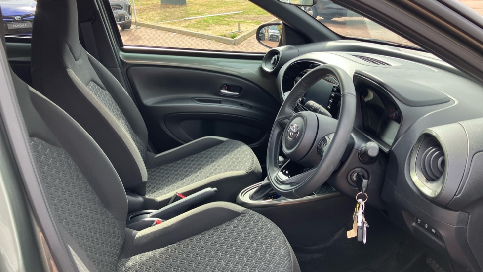 Toyota Aygo X 1.0 VVT-i Edge 5dr Auto Petrol Hatchback - Image 12