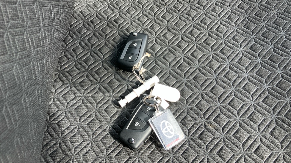 Toyota Aygo X 1.0 VVT-i Edge 5dr Auto Petrol Hatchback - Image 28