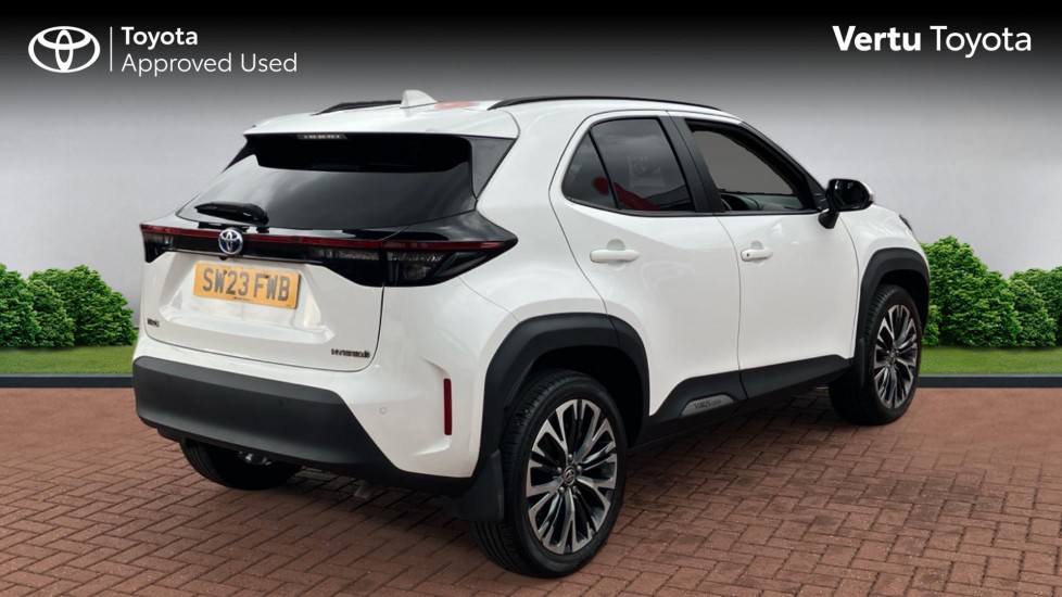 Toyota Yaris Cross 1.5 Hybrid Excel 5dr CVT Hybrid Estate - Image 2