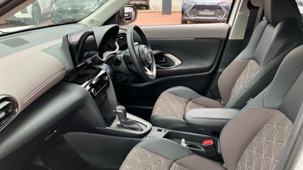 Toyota Yaris Cross 1.5 Hybrid Excel 5dr CVT Hybrid Estate - Image 5