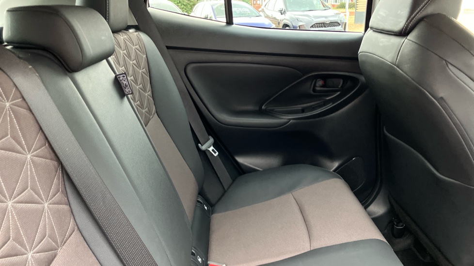 Toyota Yaris Cross 1.5 Hybrid Excel 5dr CVT Hybrid Estate - Image 8