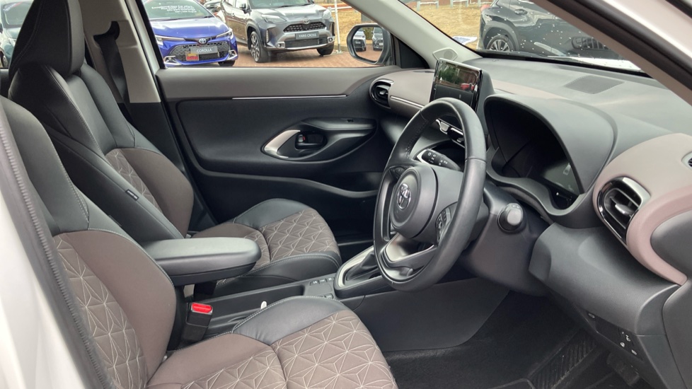 Toyota Yaris Cross 1.5 Hybrid Excel 5dr CVT Hybrid Estate - Image 12