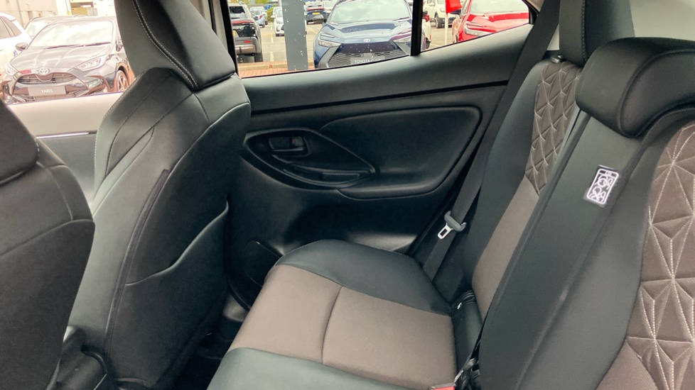 Toyota Yaris Cross 1.5 Hybrid Excel 5dr CVT Hybrid Estate - Image 15