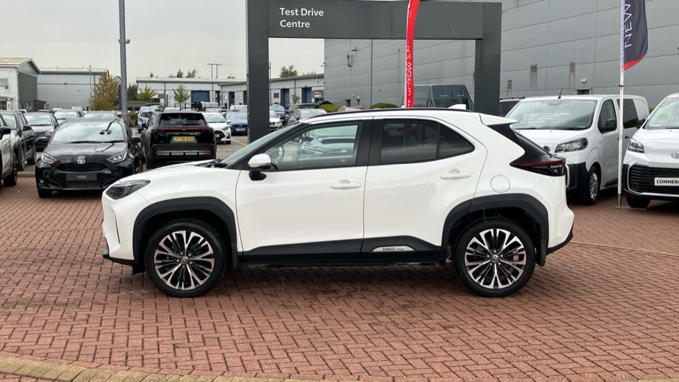 Toyota Yaris Cross 1.5 Hybrid Excel 5dr CVT Hybrid Estate - Image 24