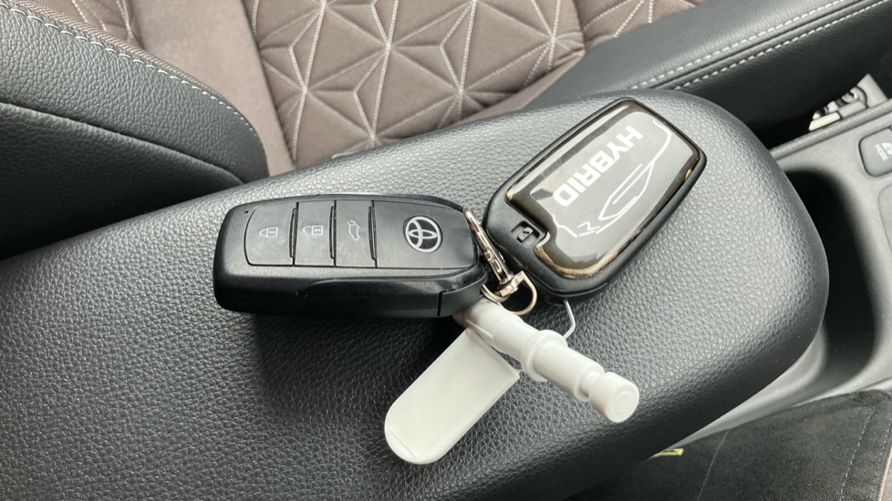 Toyota Yaris Cross 1.5 Hybrid Excel 5dr CVT Hybrid Estate - Image 28