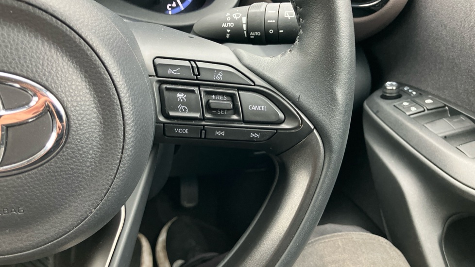 Toyota Yaris Cross 1.5 Hybrid Excel 5dr CVT Hybrid Estate - Image 29
