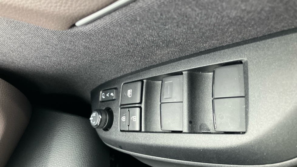 Toyota Yaris Cross 1.5 Hybrid Excel 5dr CVT Hybrid Estate - Image 30