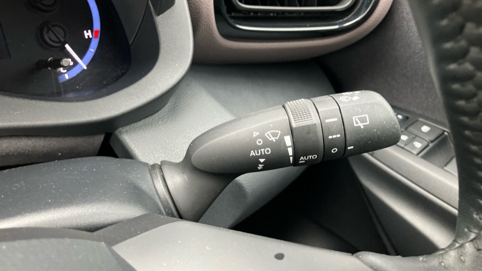 Toyota Yaris Cross 1.5 Hybrid Excel 5dr CVT Hybrid Estate - Image 32