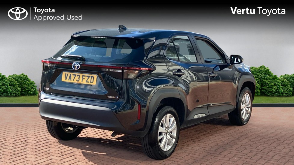 Toyota Yaris Cross 1.5 Hybrid Icon 5dr CVT Hybrid Estate - Image 2