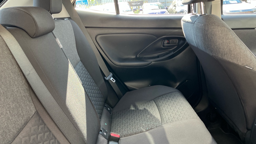 Toyota Yaris Cross 1.5 Hybrid Icon 5dr CVT Hybrid Estate - Image 8