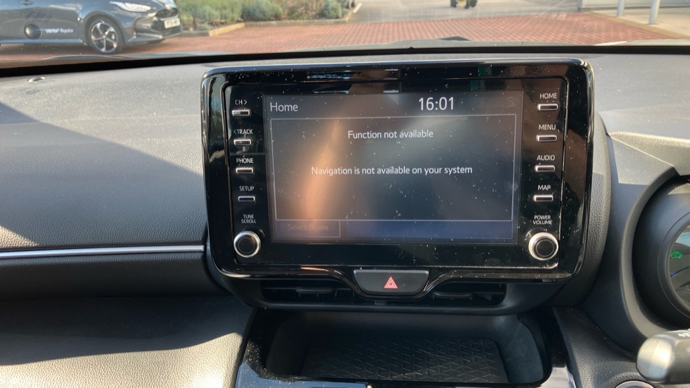 Toyota Yaris Cross 1.5 Hybrid Icon 5dr CVT Hybrid Estate - Image 9