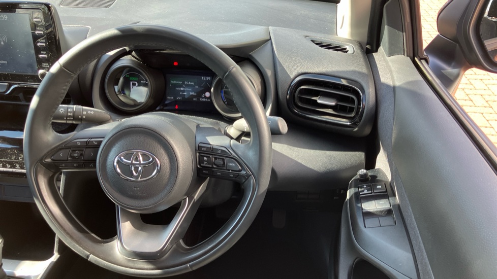 Toyota Yaris Cross 1.5 Hybrid Icon 5dr CVT Hybrid Estate - Image 10