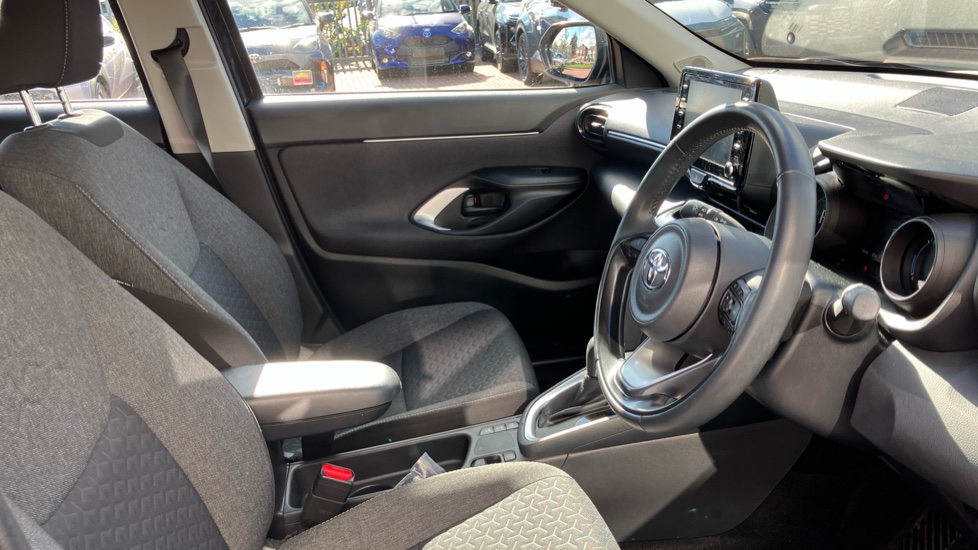 Toyota Yaris Cross 1.5 Hybrid Icon 5dr CVT Hybrid Estate - Image 12