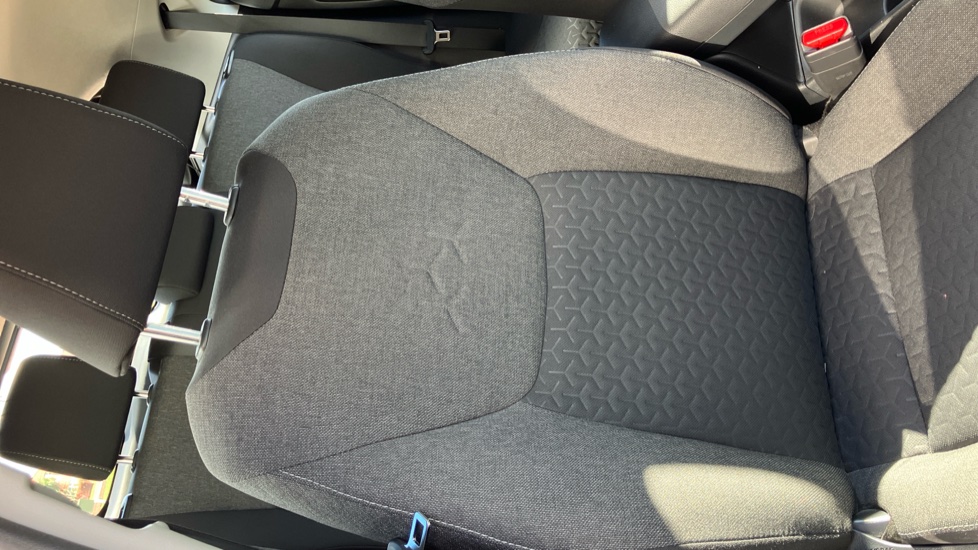 Toyota Yaris Cross 1.5 Hybrid Icon 5dr CVT Hybrid Estate - Image 14