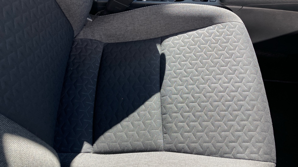 Toyota Yaris Cross 1.5 Hybrid Icon 5dr CVT Hybrid Estate - Image 17