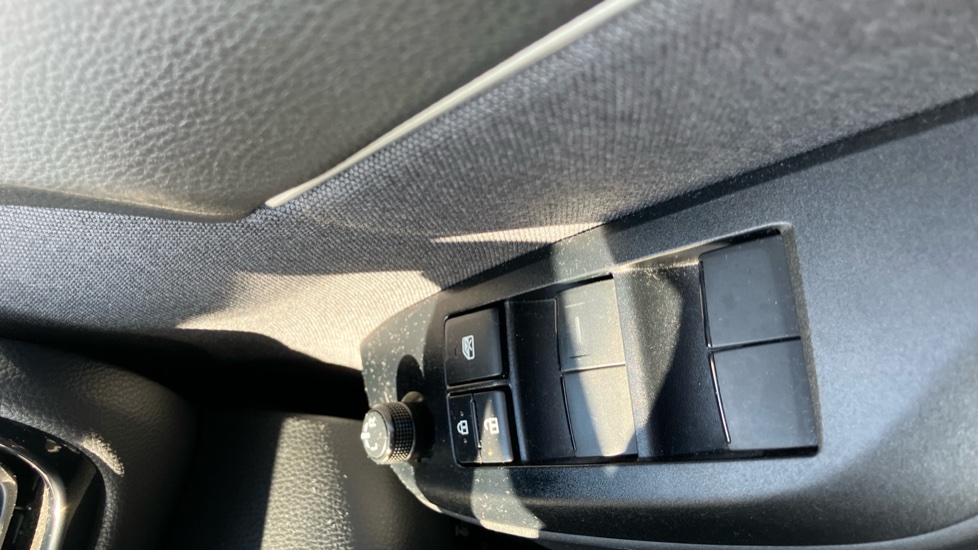 Toyota Yaris Cross 1.5 Hybrid Icon 5dr CVT Hybrid Estate - Image 30