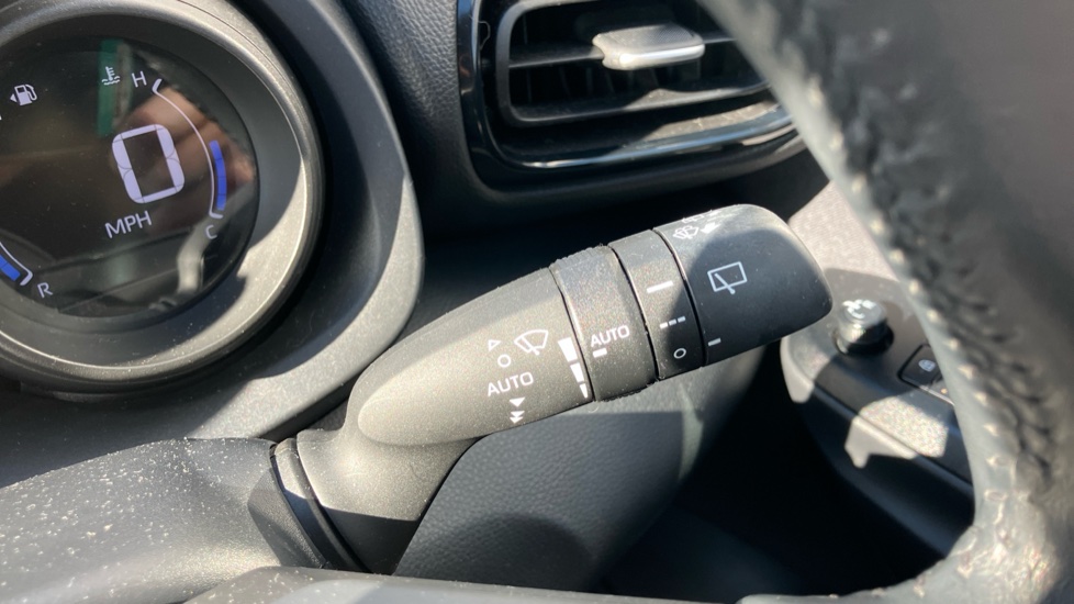 Toyota Yaris Cross 1.5 Hybrid Icon 5dr CVT Hybrid Estate - Image 32