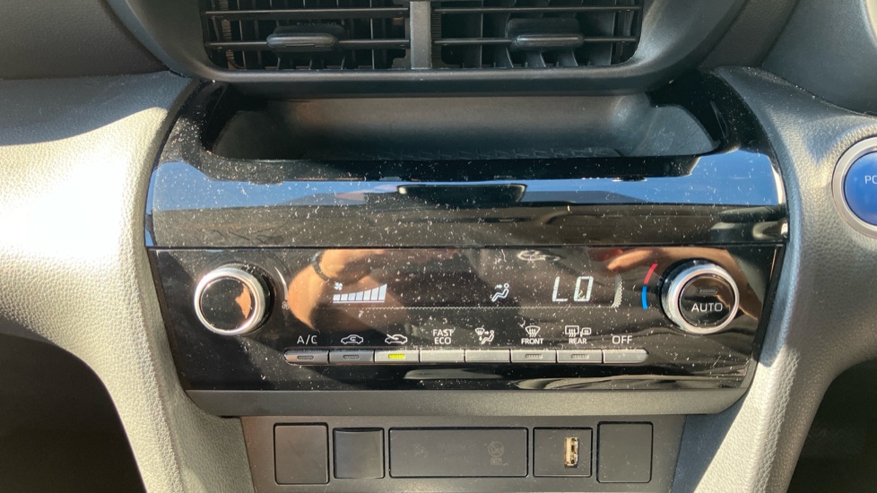 Toyota Yaris Cross 1.5 Hybrid Icon 5dr CVT Hybrid Estate - Image 33