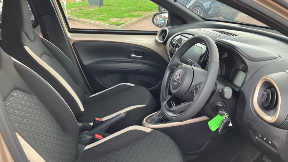 Toyota Aygo X 1.0 VVT-i Edge 5dr Auto Petrol Hatchback - Image 12