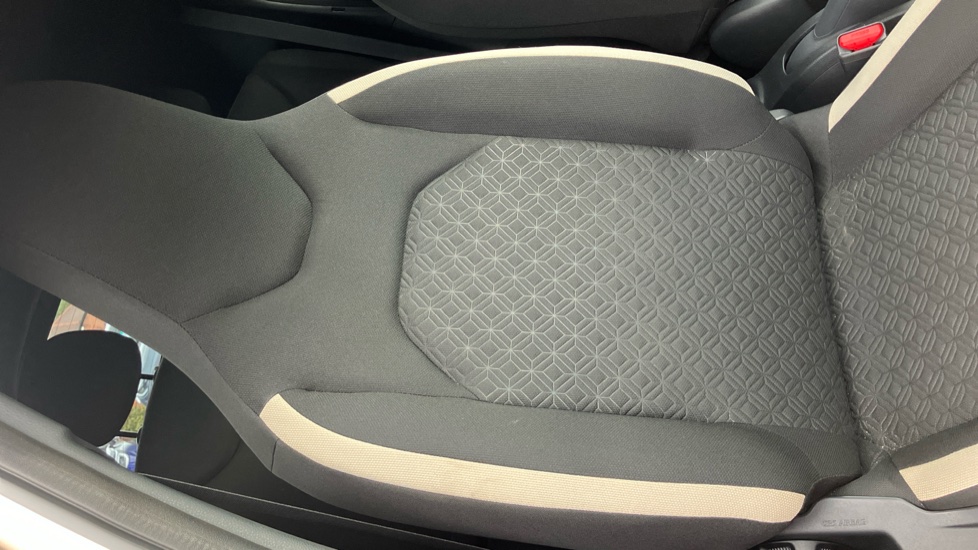 Toyota Aygo X 1.0 VVT-i Edge 5dr Auto Petrol Hatchback - Image 14