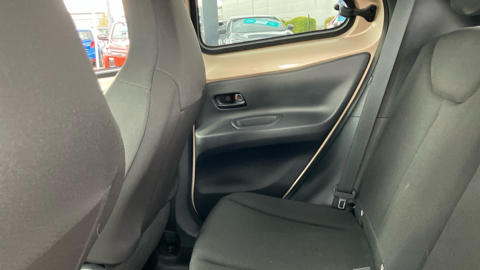 Toyota Aygo X 1.0 VVT-i Edge 5dr Auto Petrol Hatchback - Image 15