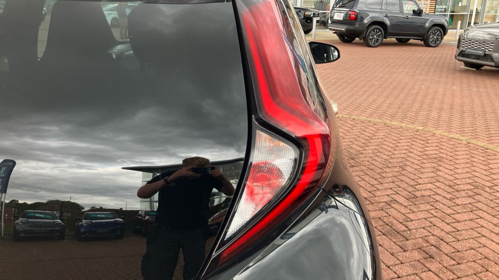 Toyota Aygo X 1.0 VVT-i Edge 5dr Auto Petrol Hatchback - Image 21