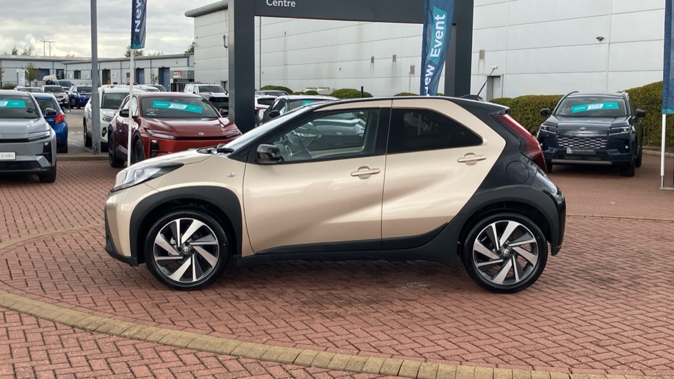 Toyota Aygo X 1.0 VVT-i Edge 5dr Auto Petrol Hatchback - Image 24