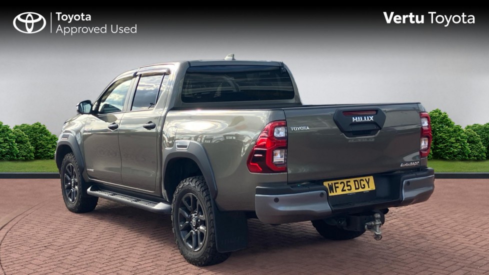 Toyota Hilux Diesel Invincible X D/Cab Pick Up 2.8 D 48V Auto - Image 4