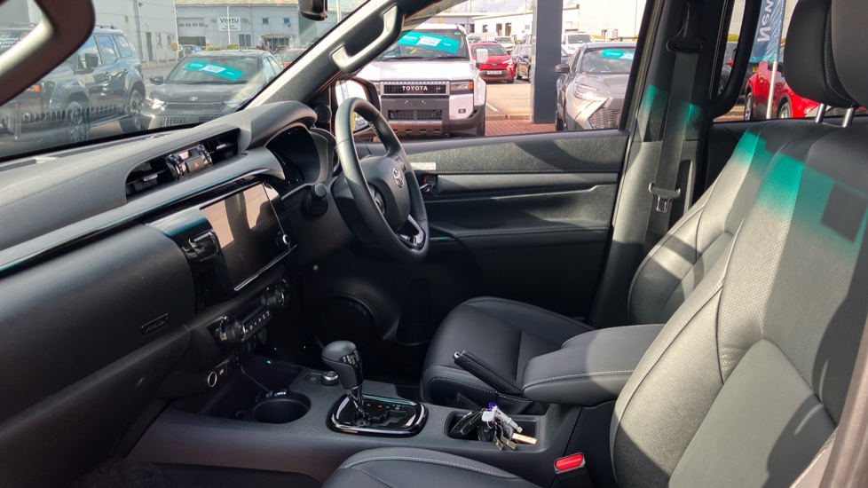 Toyota Hilux Diesel Invincible X D/Cab Pick Up 2.8 D 48V Auto - Image 5