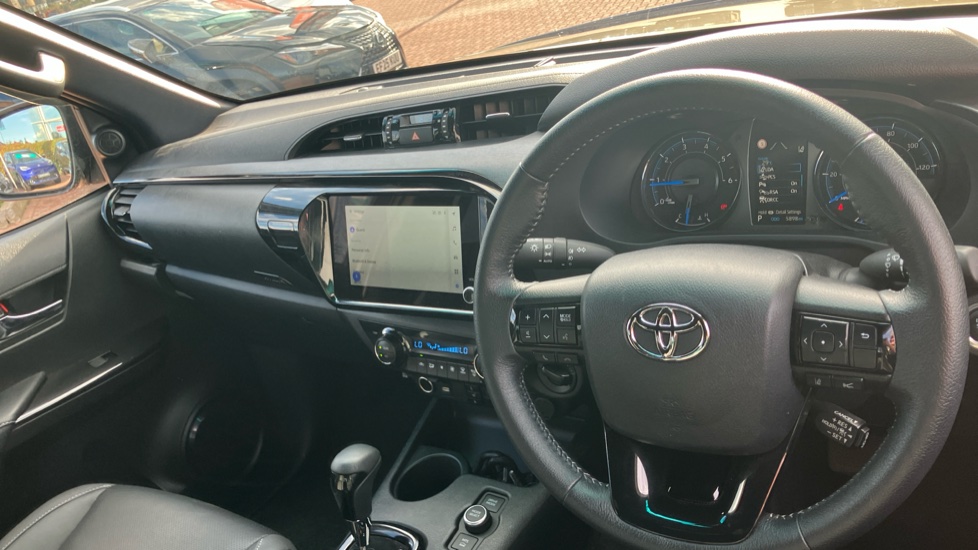 Toyota Hilux Diesel Invincible X D/Cab Pick Up 2.8 D 48V Auto - Image 6