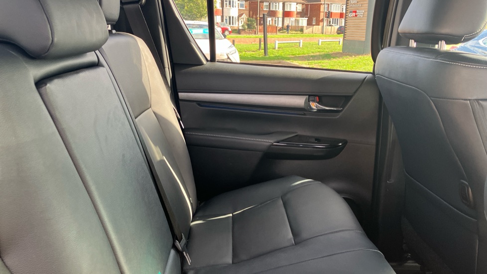 Toyota Hilux Diesel Invincible X D/Cab Pick Up 2.8 D 48V Auto - Image 8