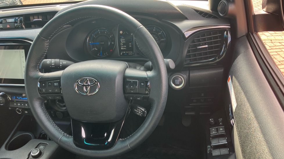 Toyota Hilux Diesel Invincible X D/Cab Pick Up 2.8 D 48V Auto - Image 10