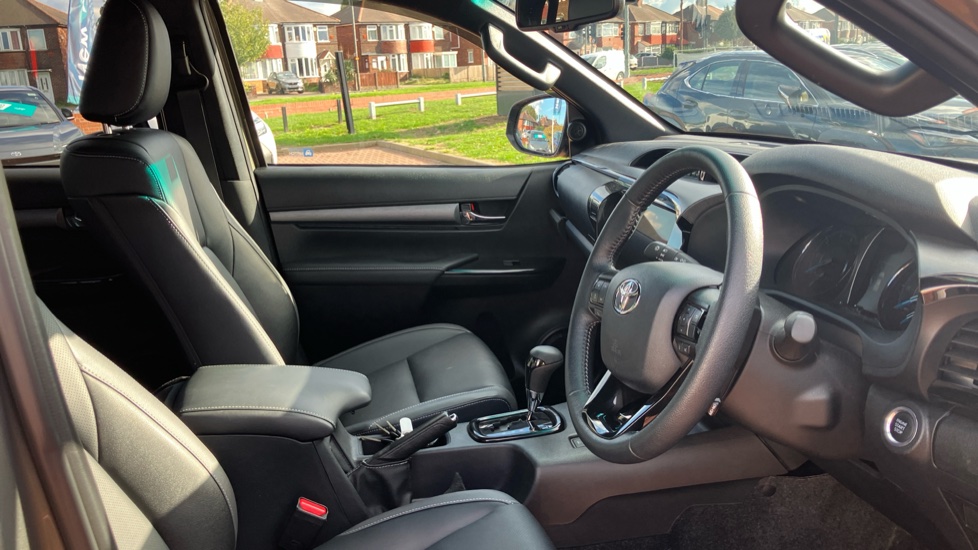 Toyota Hilux Diesel Invincible X D/Cab Pick Up 2.8 D 48V Auto - Image 12