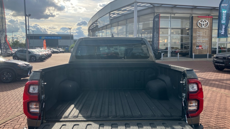Toyota Hilux Diesel Invincible X D/Cab Pick Up 2.8 D 48V Auto - Image 13