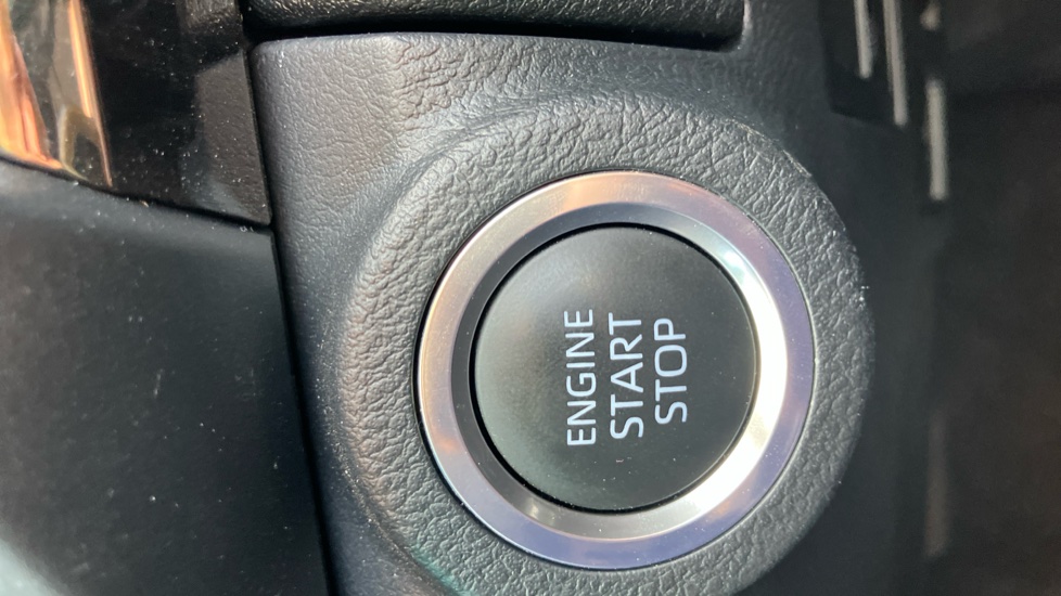 Toyota Hilux Diesel Invincible X D/Cab Pick Up 2.8 D 48V Auto - Image 16