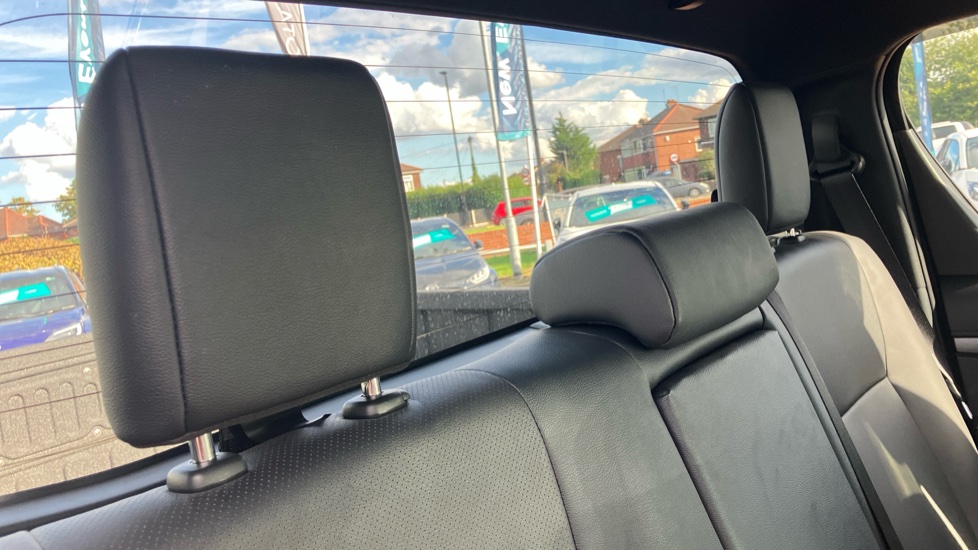 Toyota Hilux Diesel Invincible X D/Cab Pick Up 2.8 D 48V Auto - Image 18