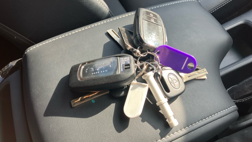 Toyota Hilux Diesel Invincible X D/Cab Pick Up 2.8 D 48V Auto - Image 28