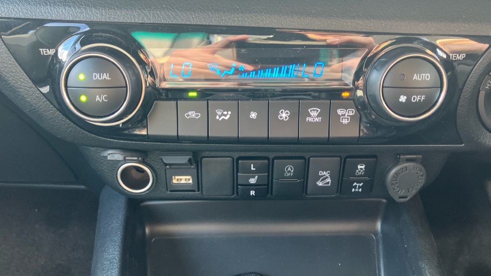 Toyota Hilux Diesel Invincible X D/Cab Pick Up 2.8 D 48V Auto - Image 34