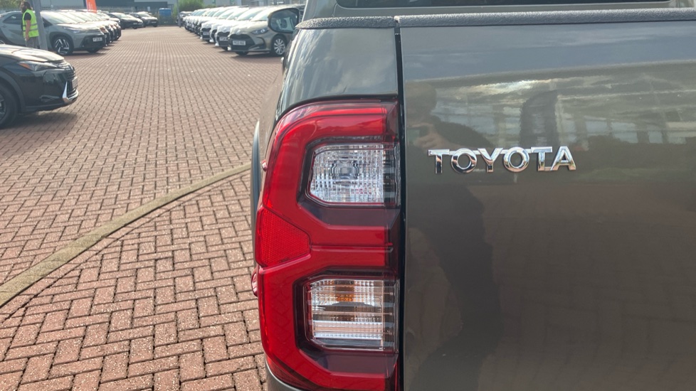 Toyota Hilux Diesel Invincible X D/Cab Pick Up 2.8 D 48V Auto - Image 37