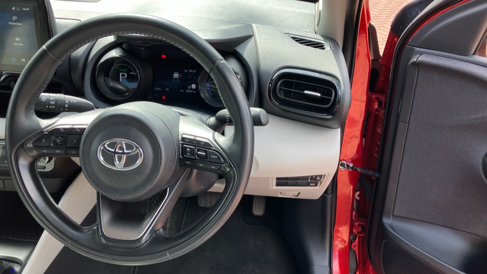 Toyota Yaris 1.5 Hybrid Excel 5dr CVT Hybrid Hatchback - Image 10