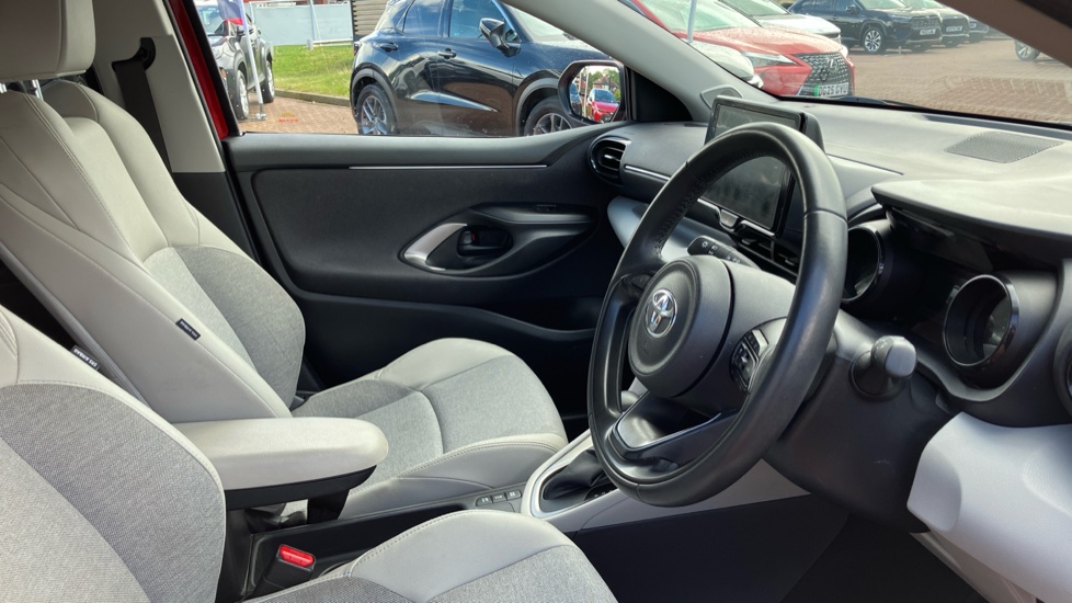 Toyota Yaris 1.5 Hybrid Excel 5dr CVT Hybrid Hatchback - Image 12