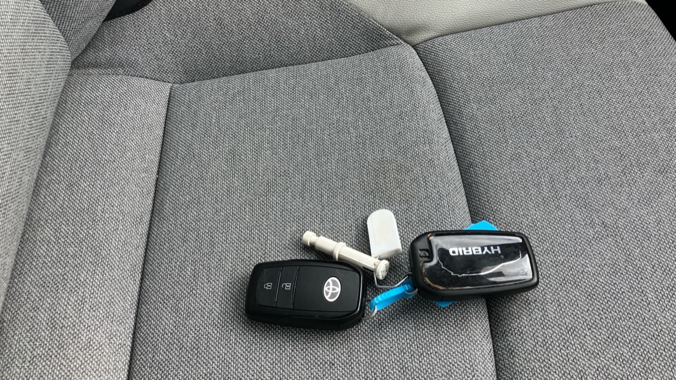 Toyota Yaris 1.5 Hybrid Excel 5dr CVT Hybrid Hatchback - Image 28