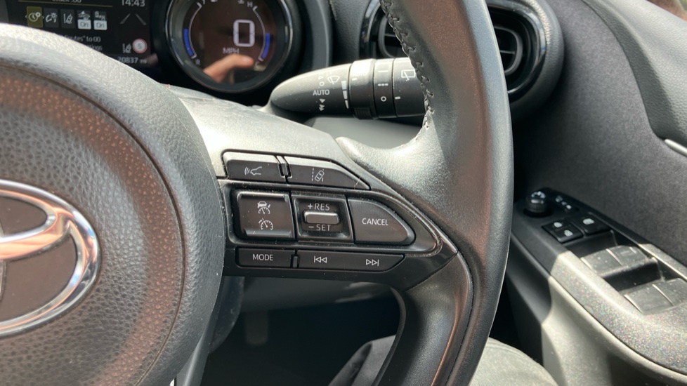 Toyota Yaris 1.5 Hybrid Excel 5dr CVT Hybrid Hatchback - Image 29