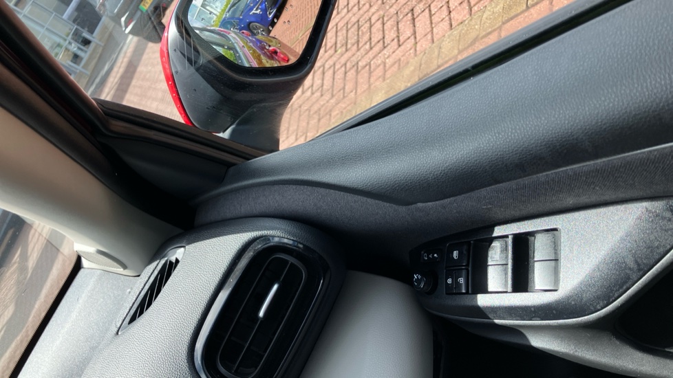 Toyota Yaris 1.5 Hybrid Excel 5dr CVT Hybrid Hatchback - Image 30