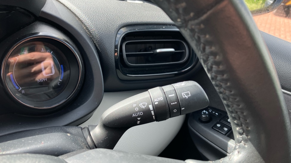 Toyota Yaris 1.5 Hybrid Excel 5dr CVT Hybrid Hatchback - Image 32