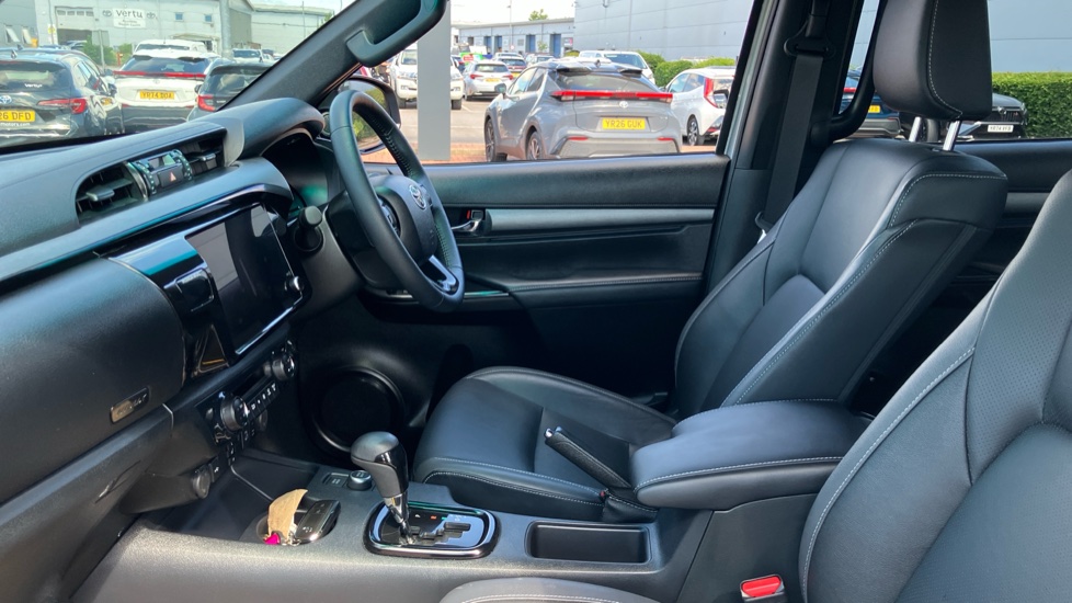 Toyota Hilux Diesel Invincible X D/Cab Pick Up 2.8 D 48V Auto - Image 5