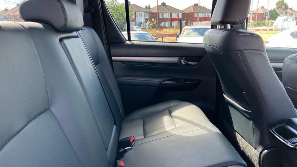 Toyota Hilux Diesel Invincible X D/Cab Pick Up 2.8 D 48V Auto - Image 8