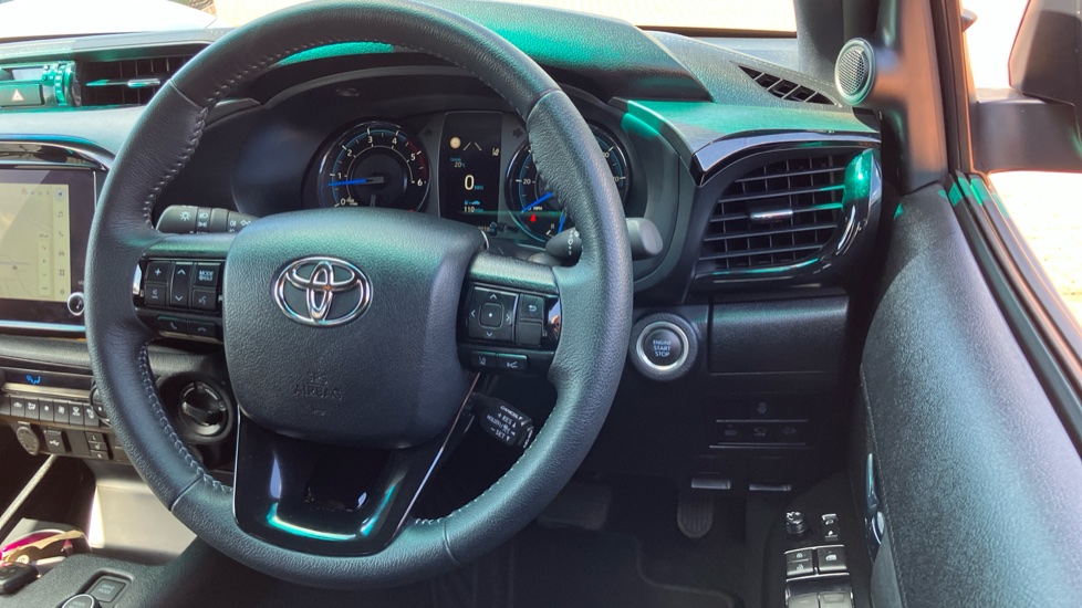 Toyota Hilux Diesel Invincible X D/Cab Pick Up 2.8 D 48V Auto - Image 10