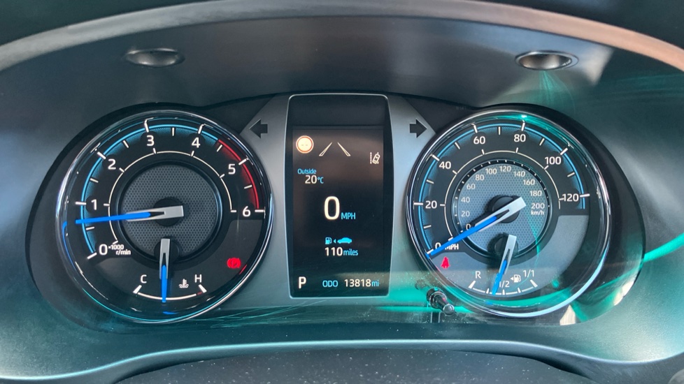Toyota Hilux Diesel Invincible X D/Cab Pick Up 2.8 D 48V Auto - Image 11